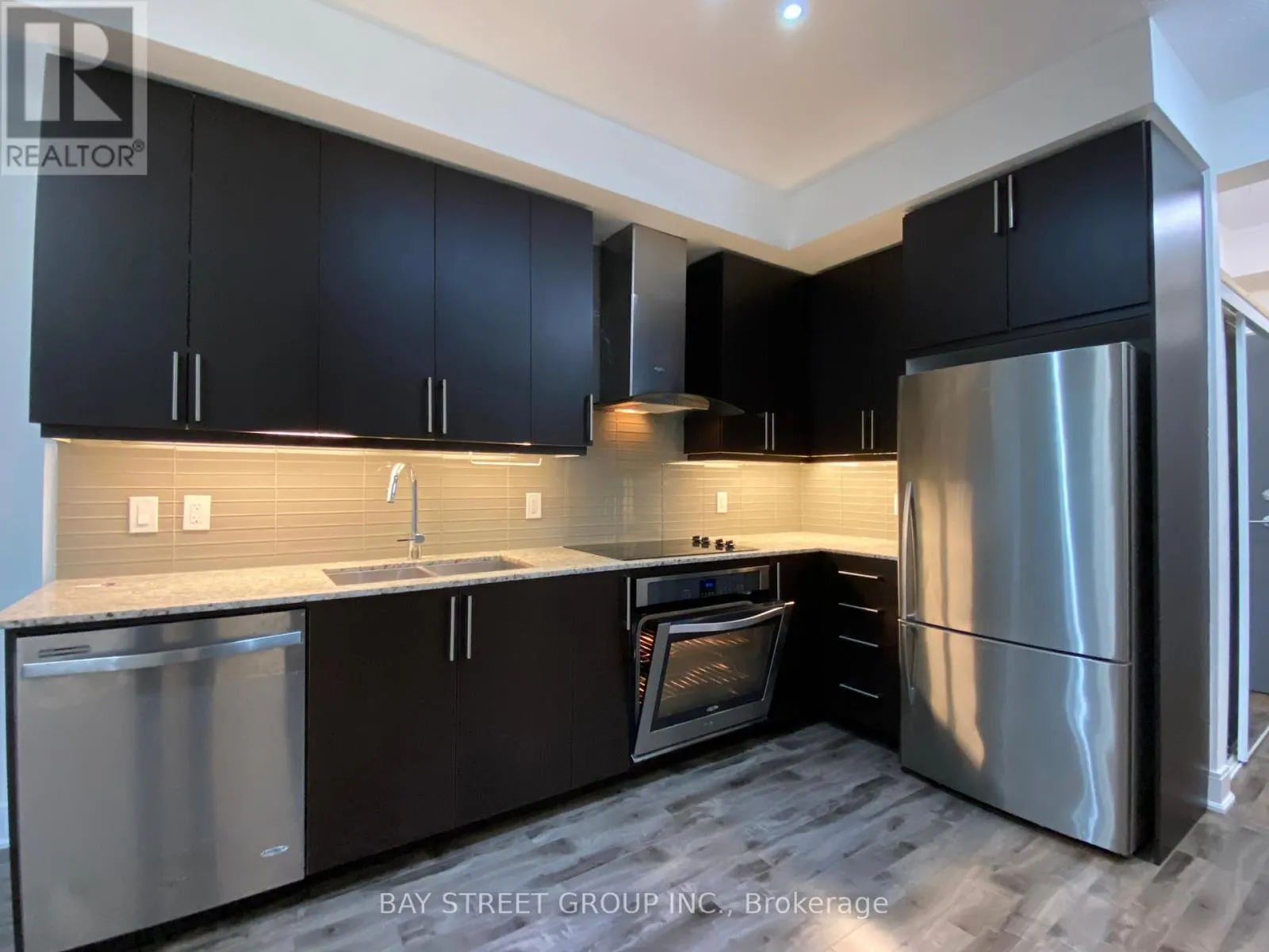 903 - 9608 YONGE STREET