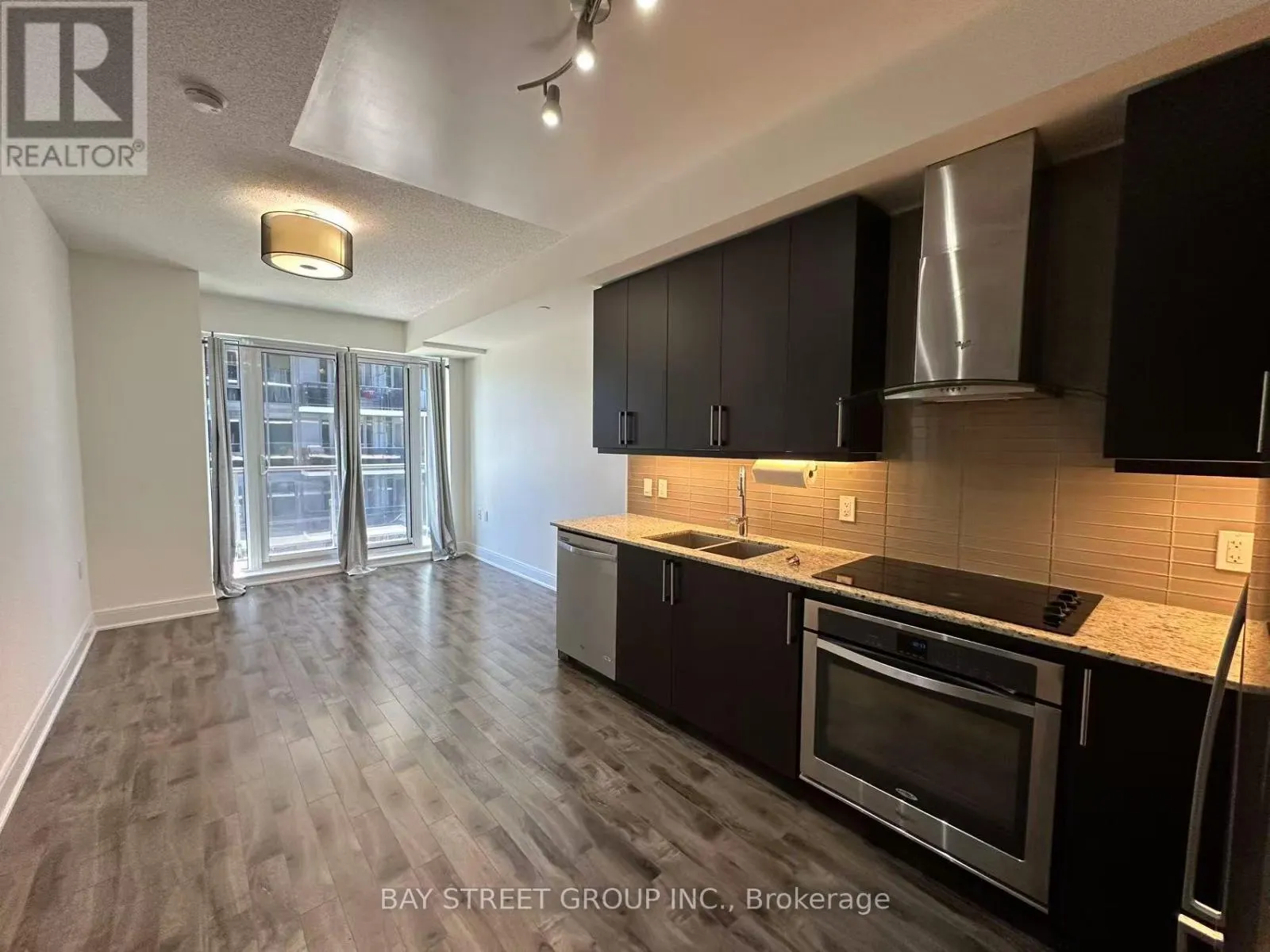 903 - 9608 YONGE STREET