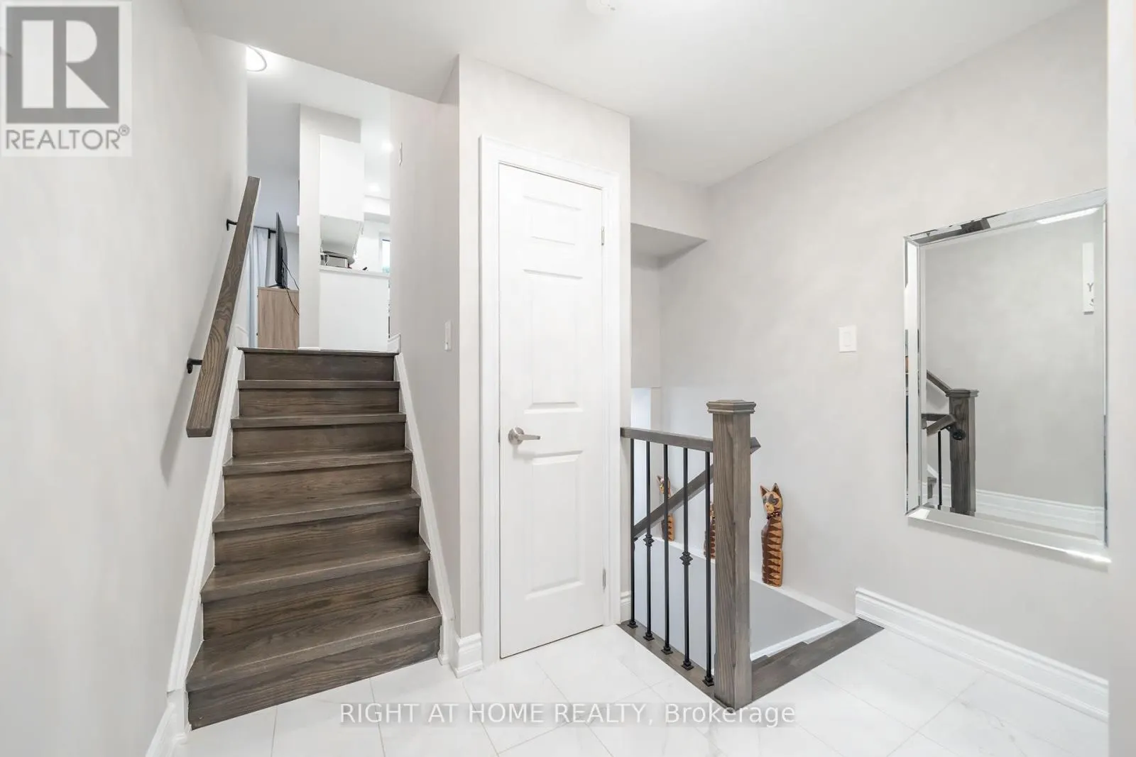 9 ROYAL CEDAR COURT