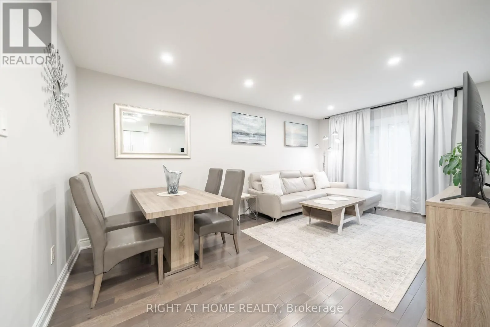 9 ROYAL CEDAR COURT
