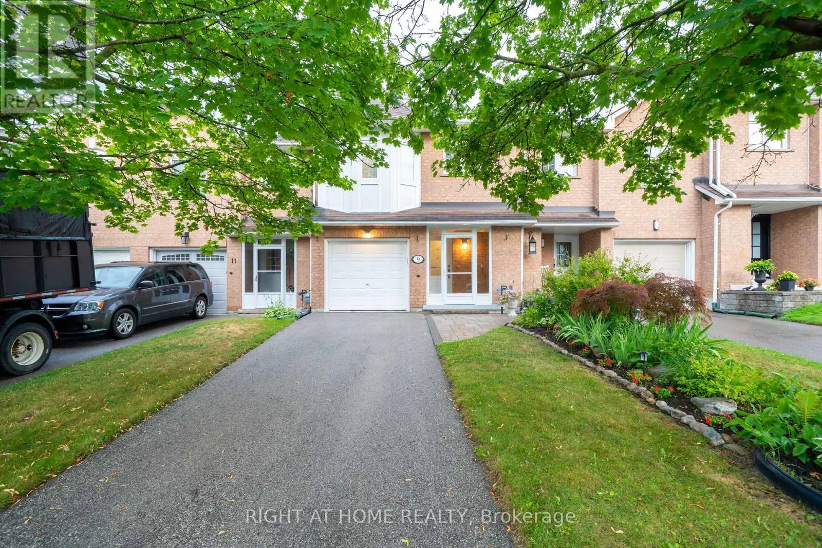 9 ROYAL CEDAR COURT