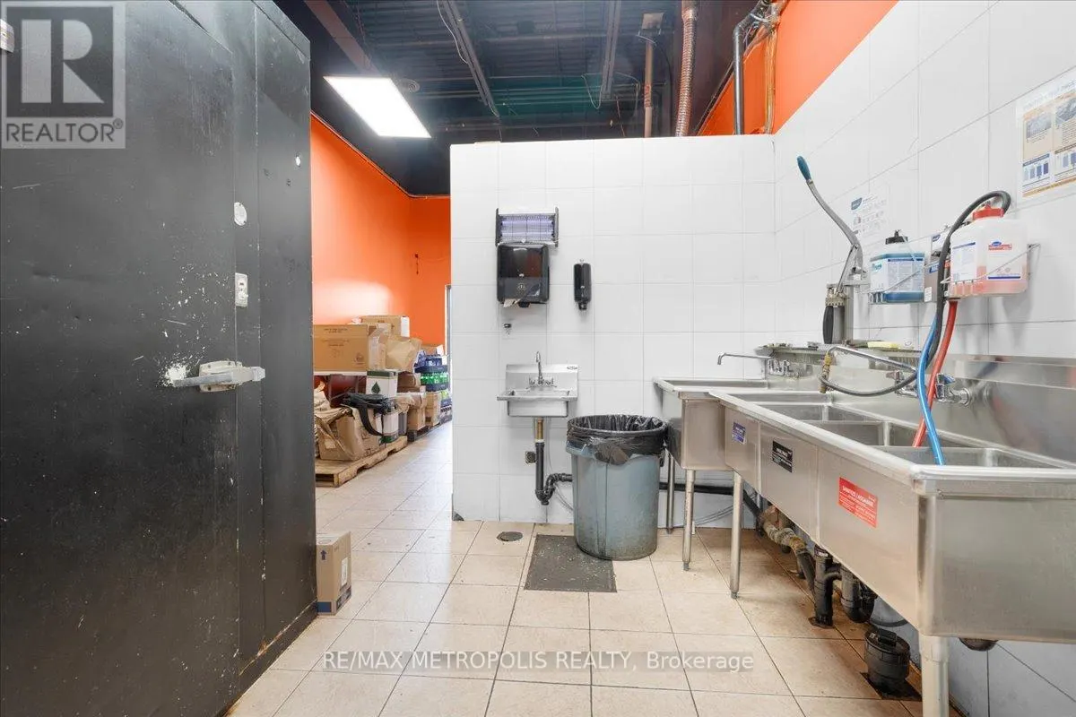 10 - 450 HOLLAND STREET W