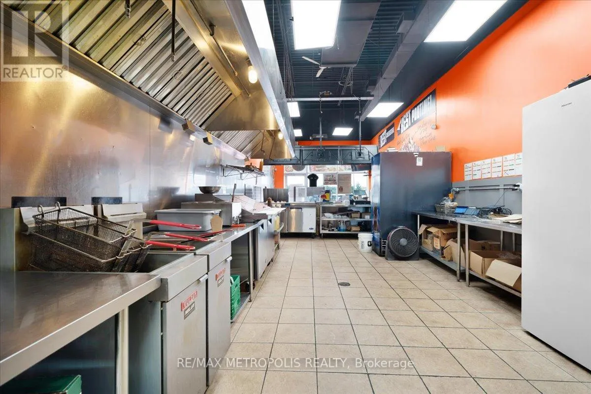 10 - 450 HOLLAND STREET W