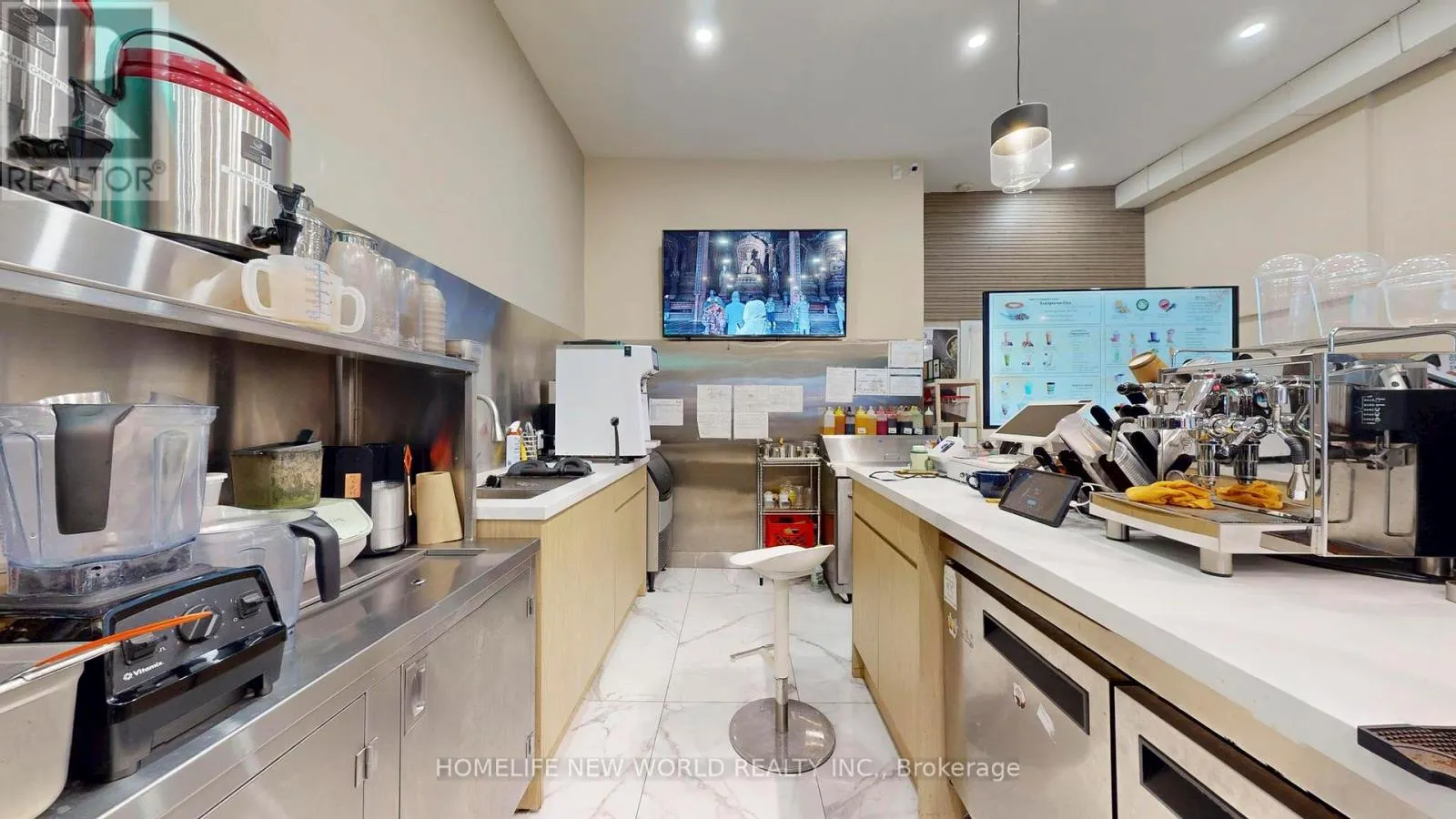 19 BROCK STREET W