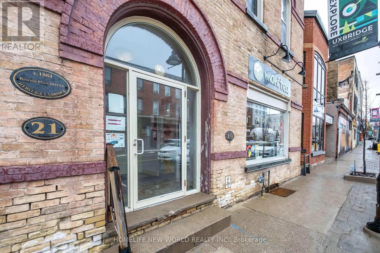 19 BROCK STREET W