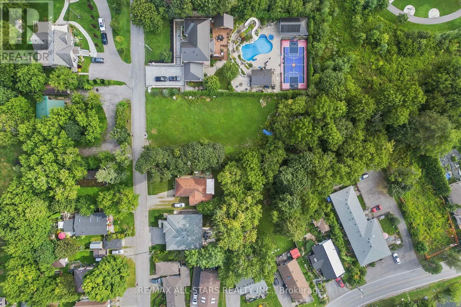 12 CHURCHILL DRIVE S