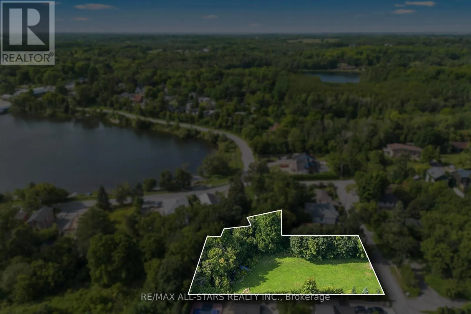 12 CHURCHILL DRIVE S