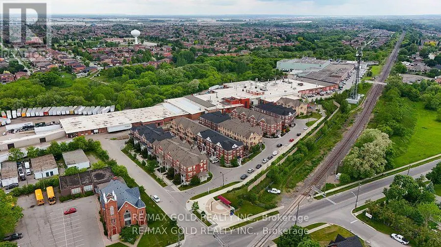 25 - 10 PORTER AVENUE W