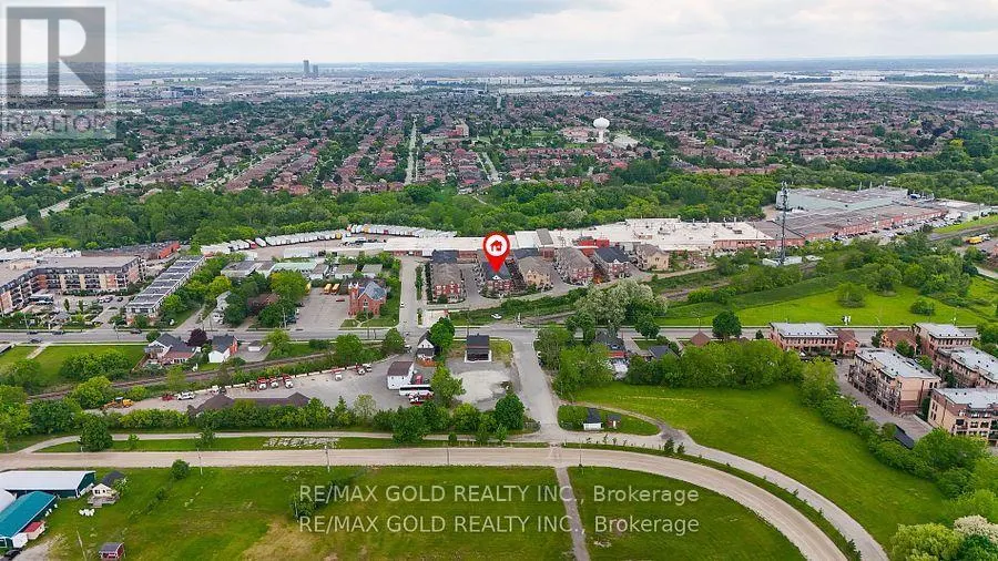 25 - 10 PORTER AVENUE W
