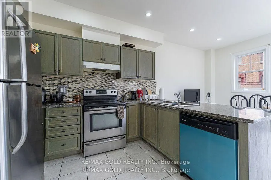 25 - 10 PORTER AVENUE W