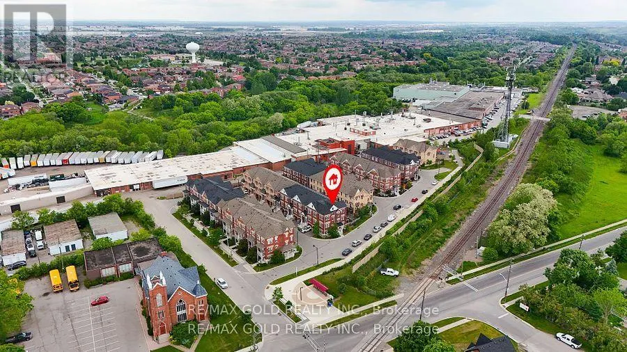 25 - 10 PORTER AVENUE W