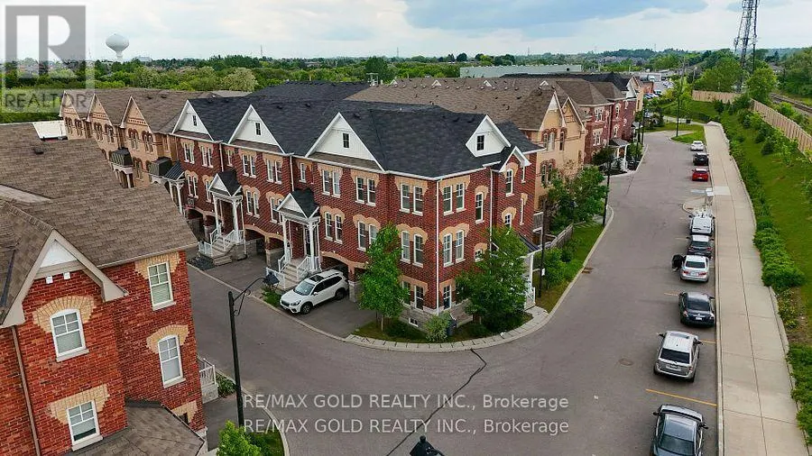 25 - 10 PORTER AVENUE W