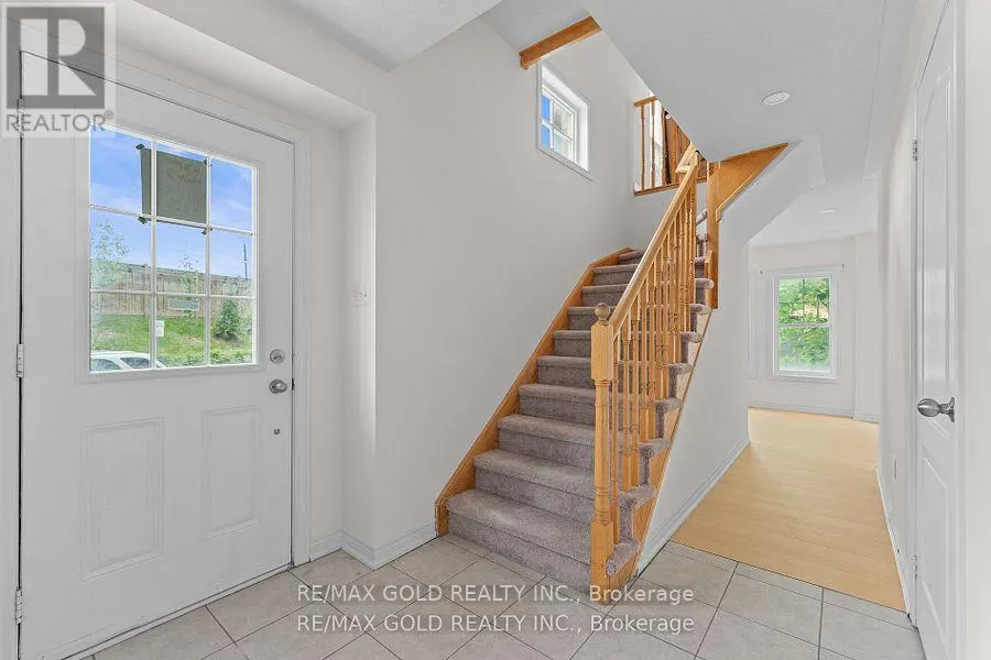 25 - 10 PORTER AVENUE W