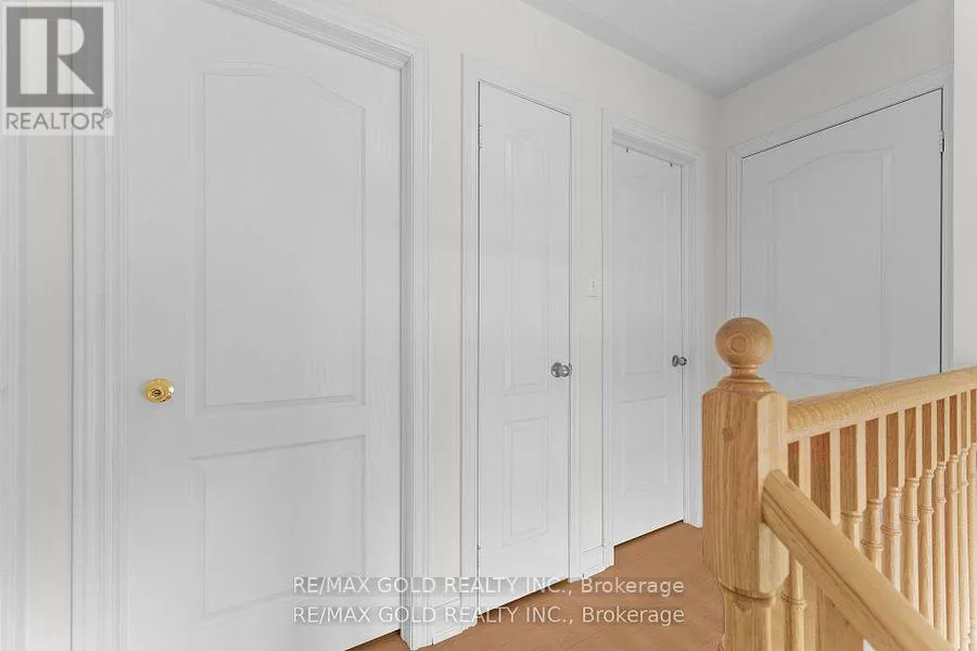 25 - 10 PORTER AVENUE W