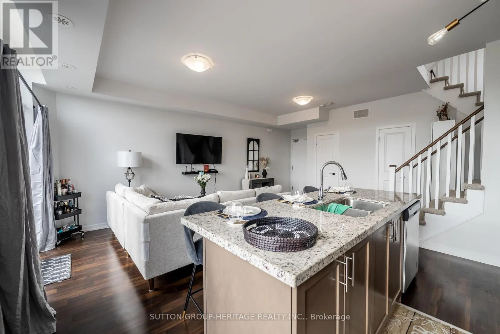 427 - 15 WHITAKER WAY