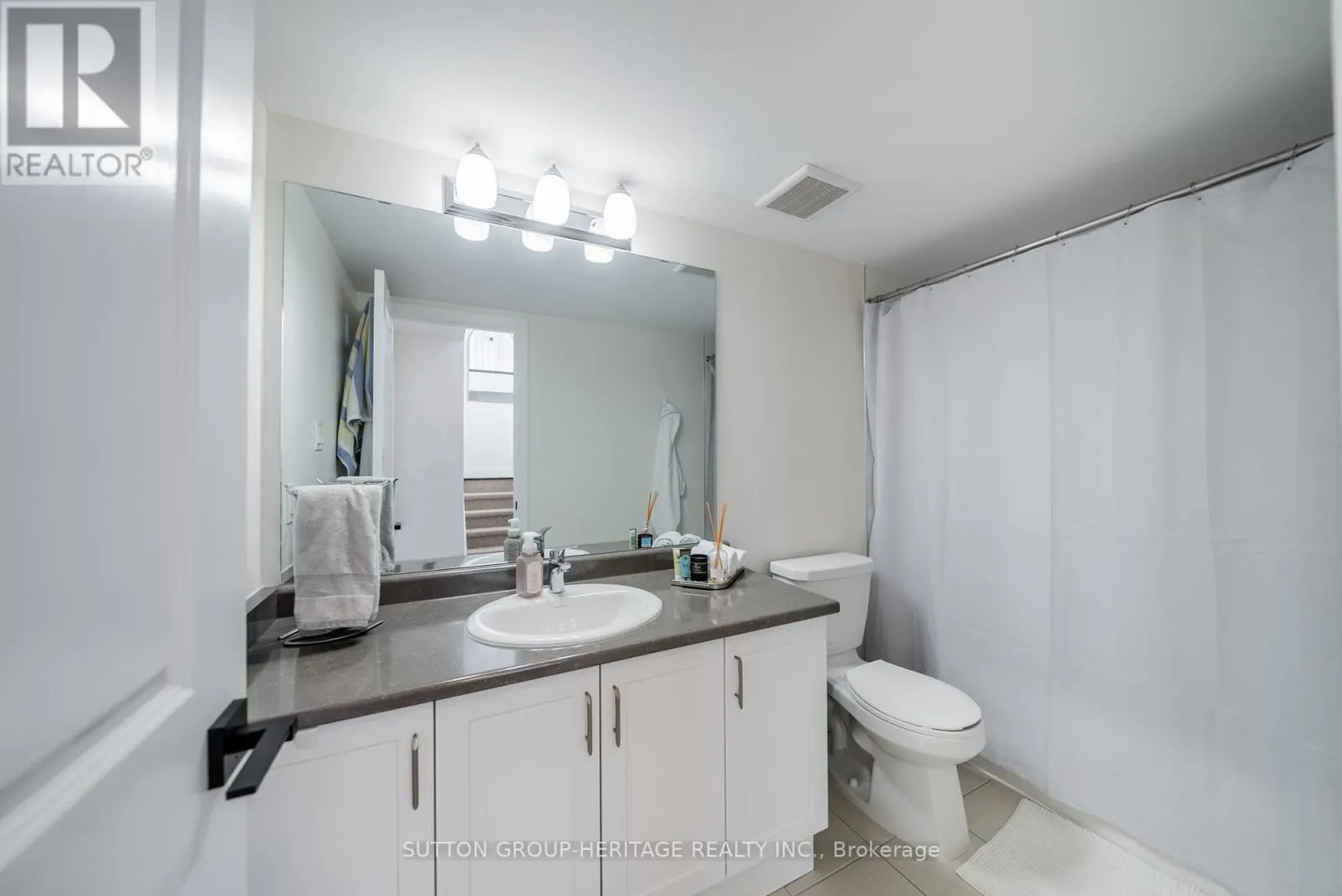 427 - 15 WHITAKER WAY