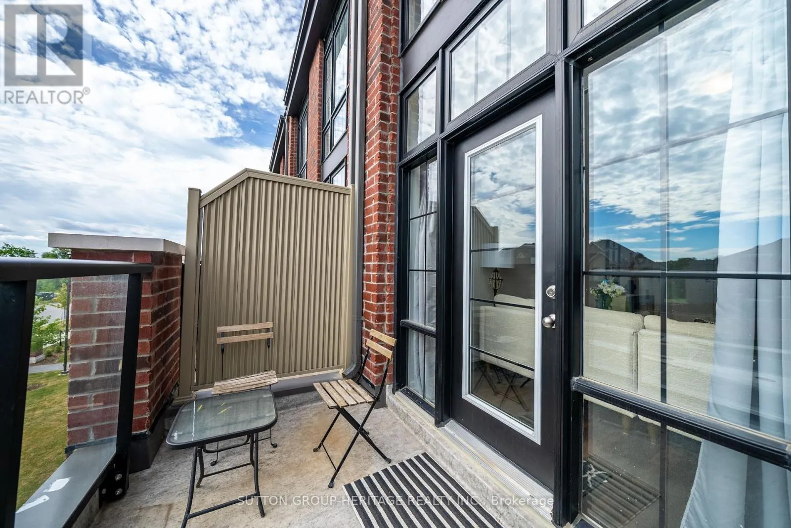 427 - 15 WHITAKER WAY