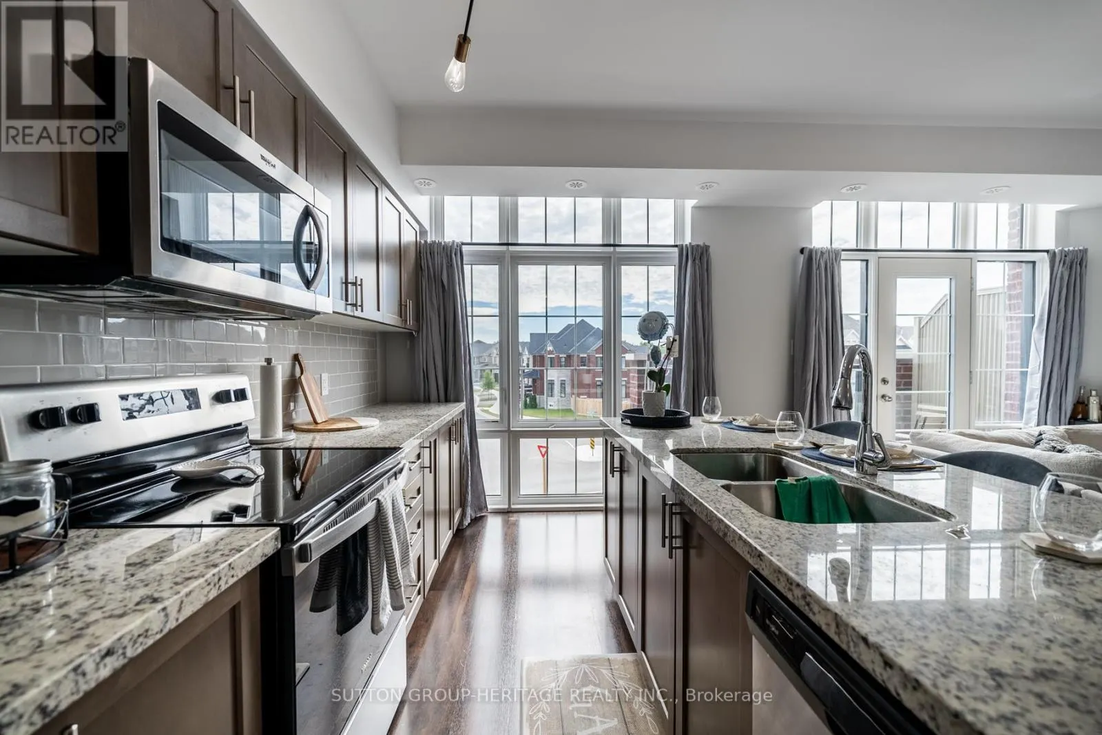 427 - 15 WHITAKER WAY