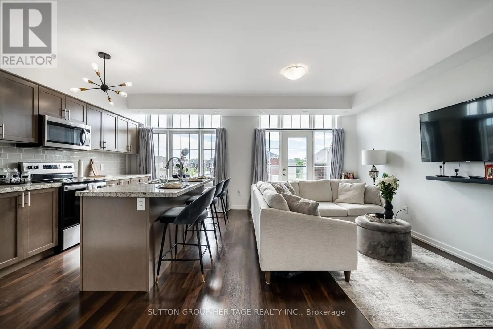 427 - 15 WHITAKER WAY