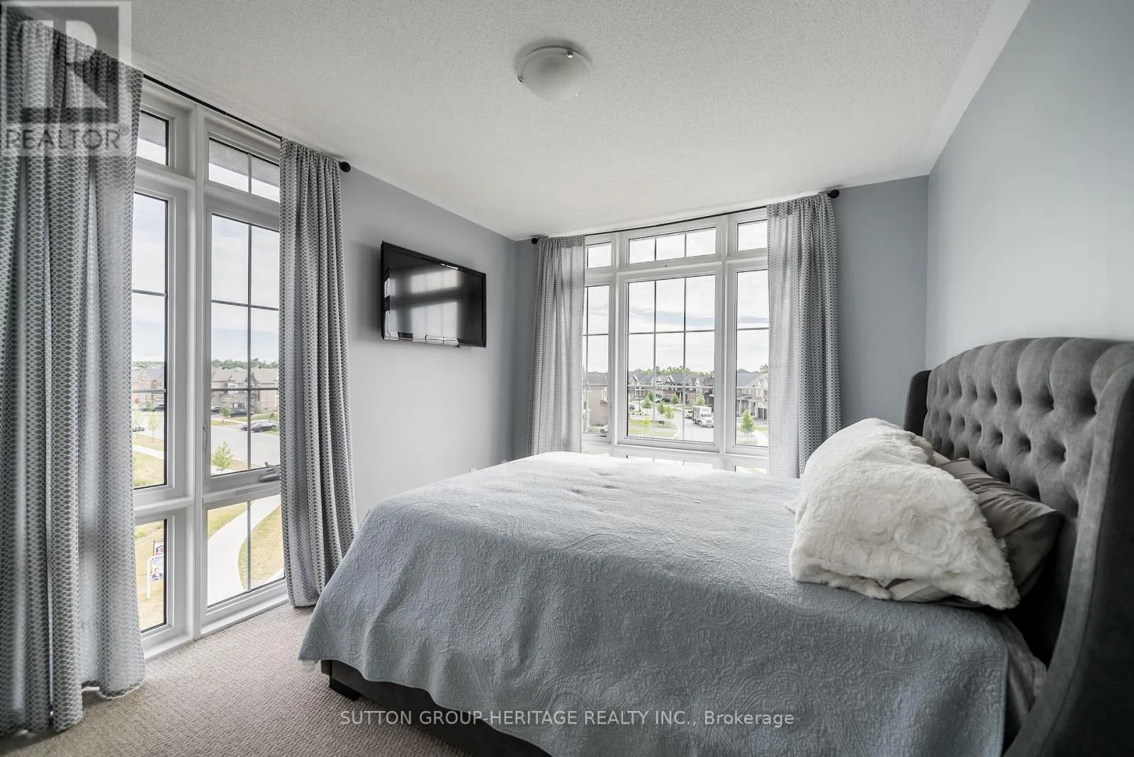 427 - 15 WHITAKER WAY