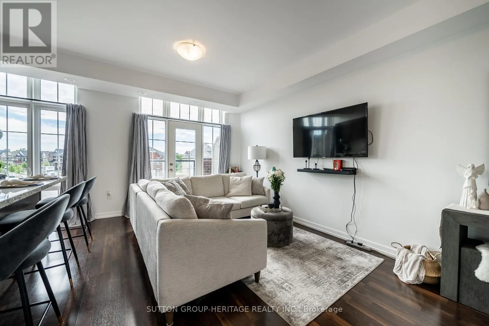 427 - 15 WHITAKER WAY
