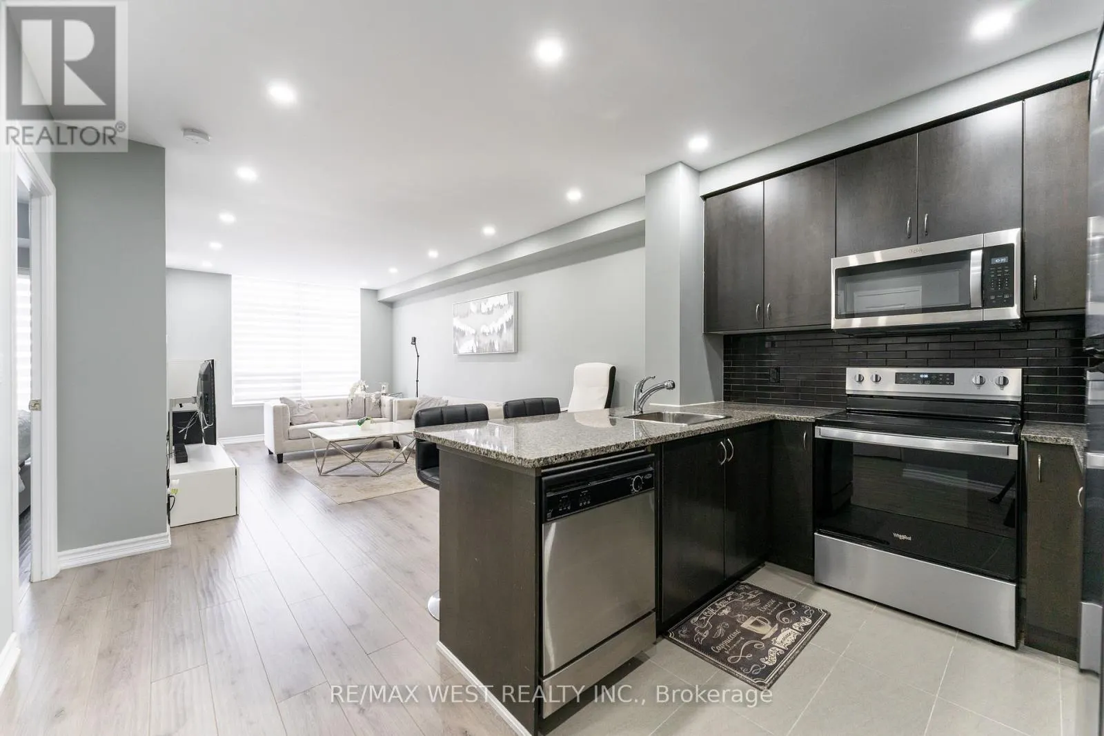 916 - 9225 JANE STREET