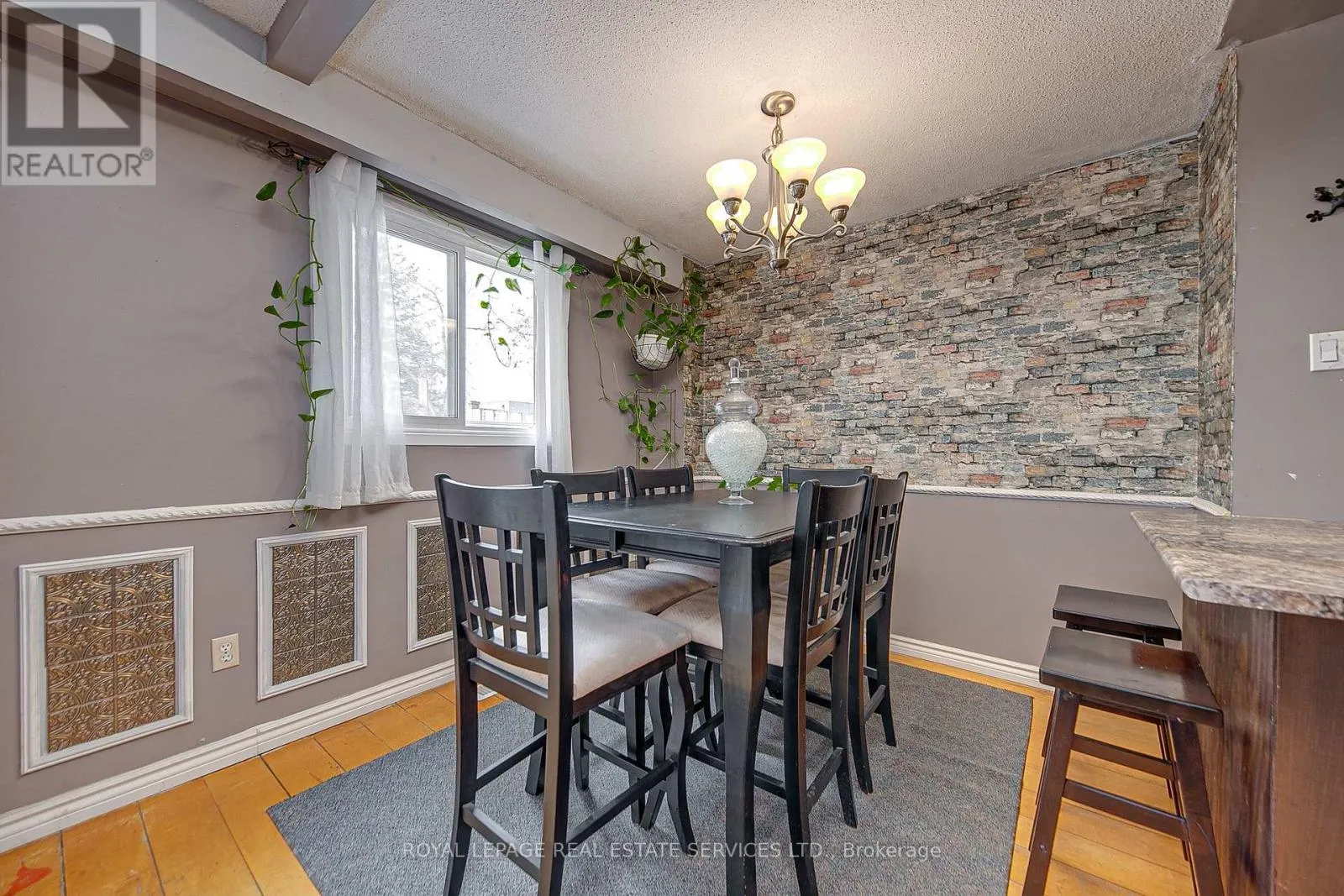 24 DEER RUN CRESCENT