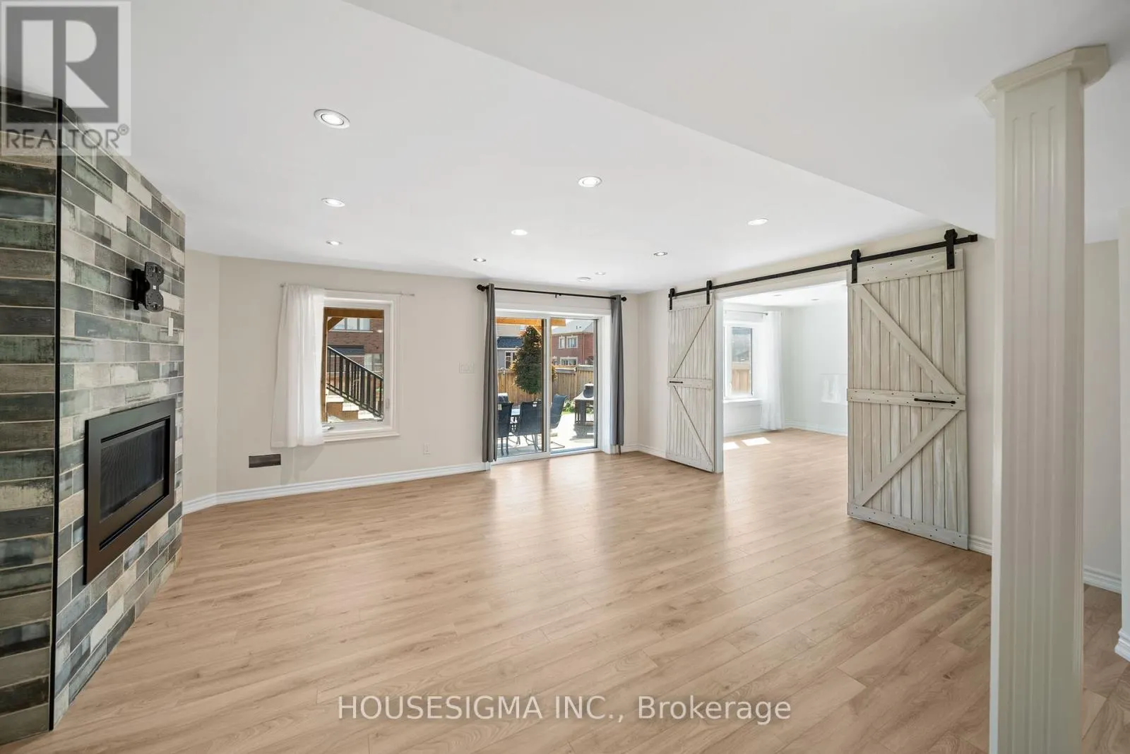 94 FOREST EDGE CRESCENT