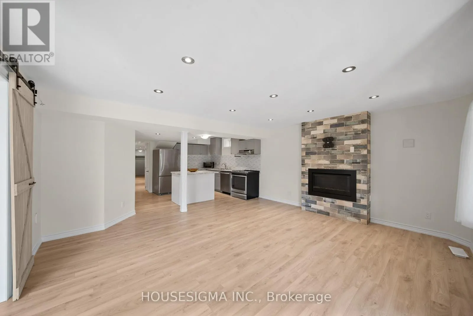 94 FOREST EDGE CRESCENT