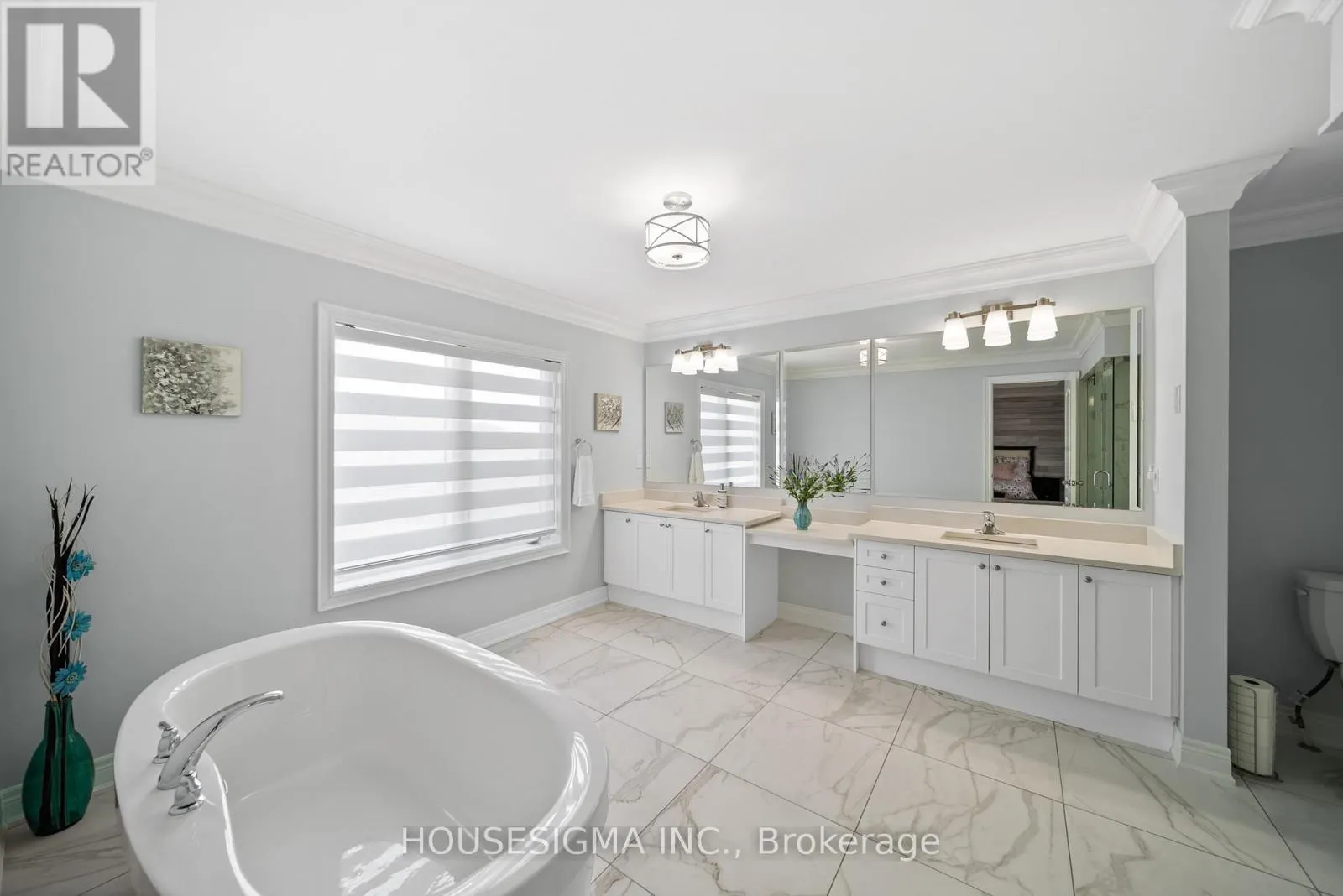 94 FOREST EDGE CRESCENT