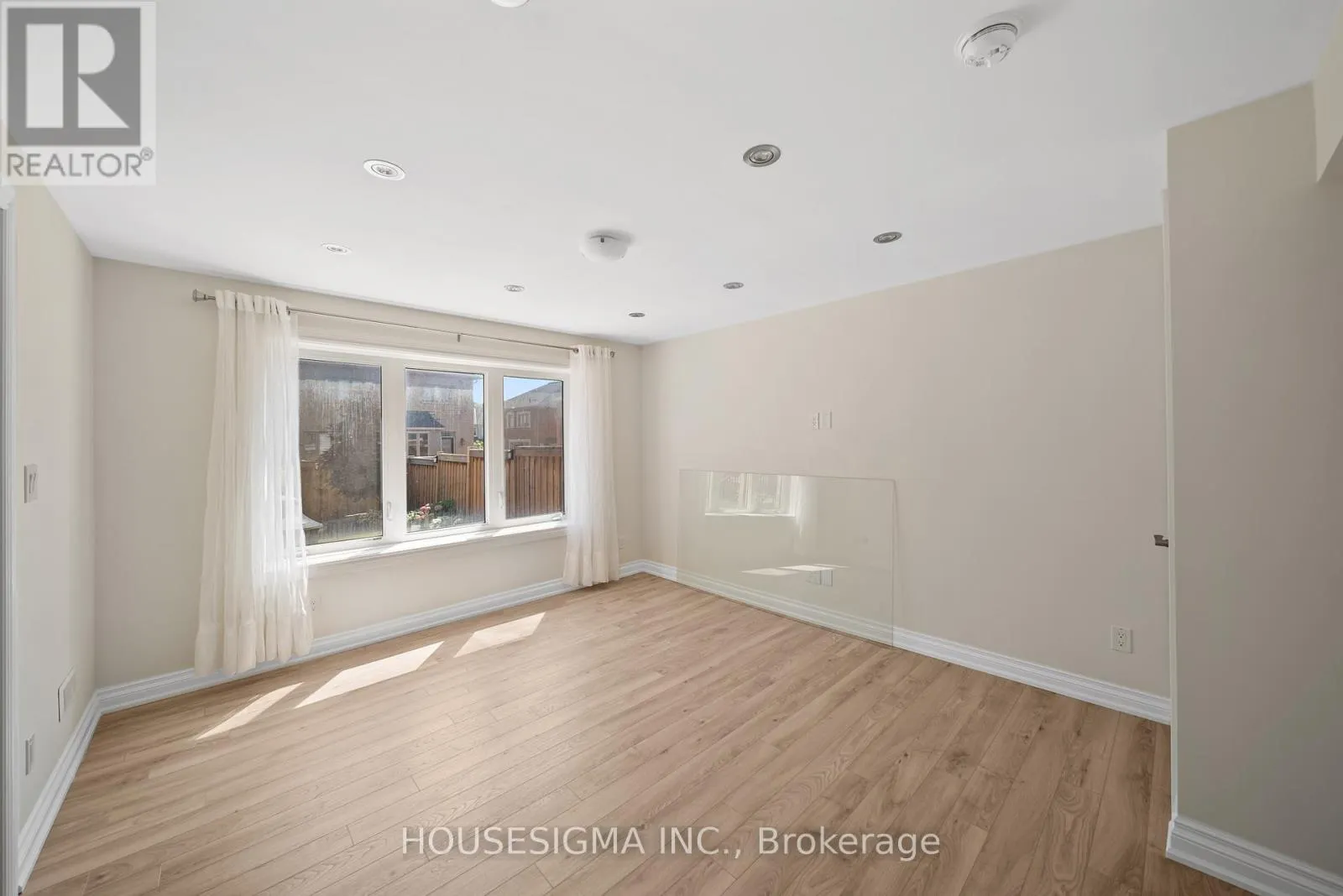 94 FOREST EDGE CRESCENT