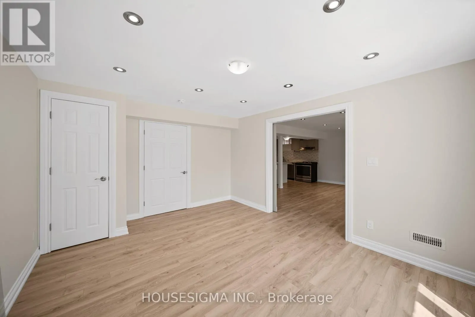 94 FOREST EDGE CRESCENT