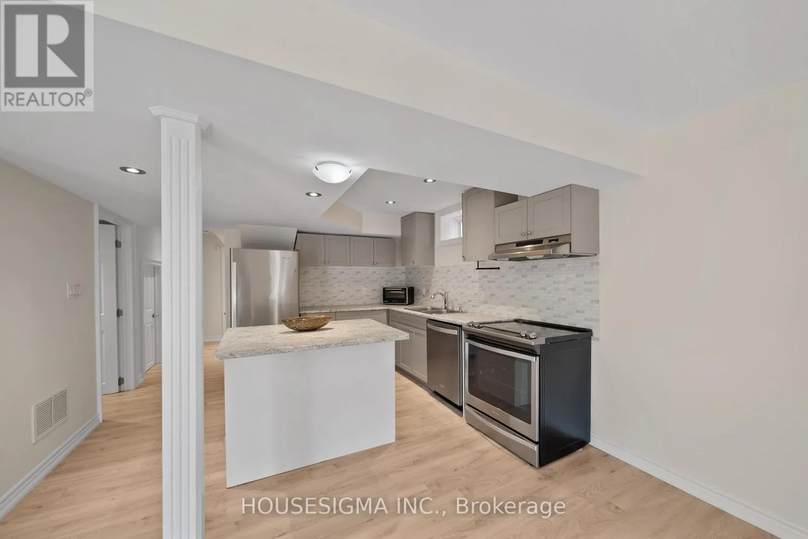 94 FOREST EDGE CRESCENT