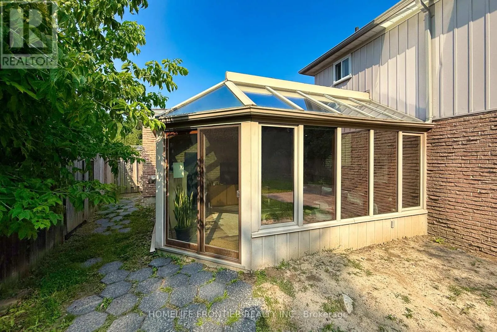 24 BRIGHTWAY CRESCENT