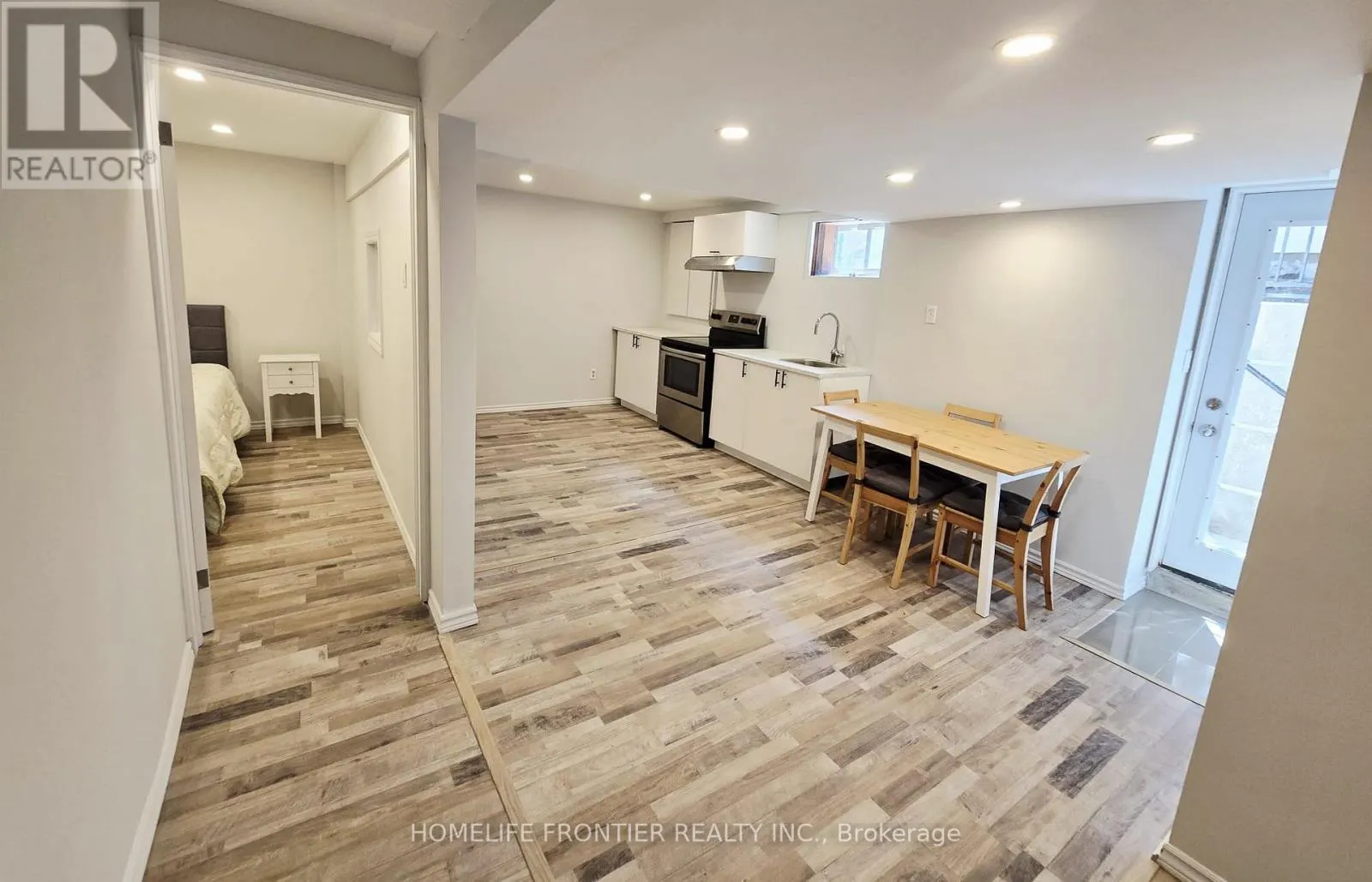 24 BRIGHTWAY CRESCENT