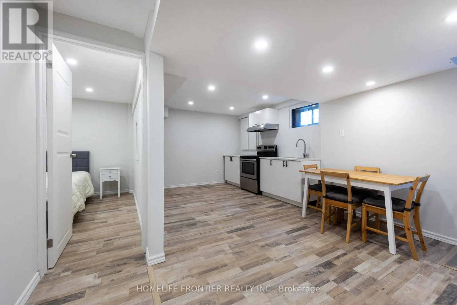 24 BRIGHTWAY CRESCENT