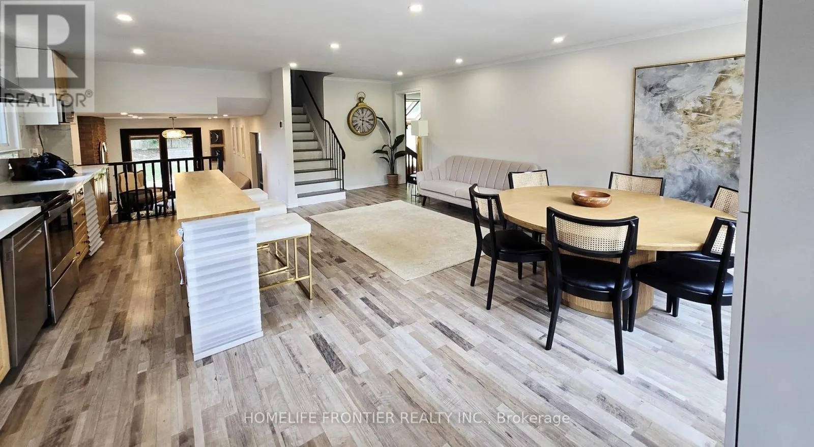 24 BRIGHTWAY CRESCENT