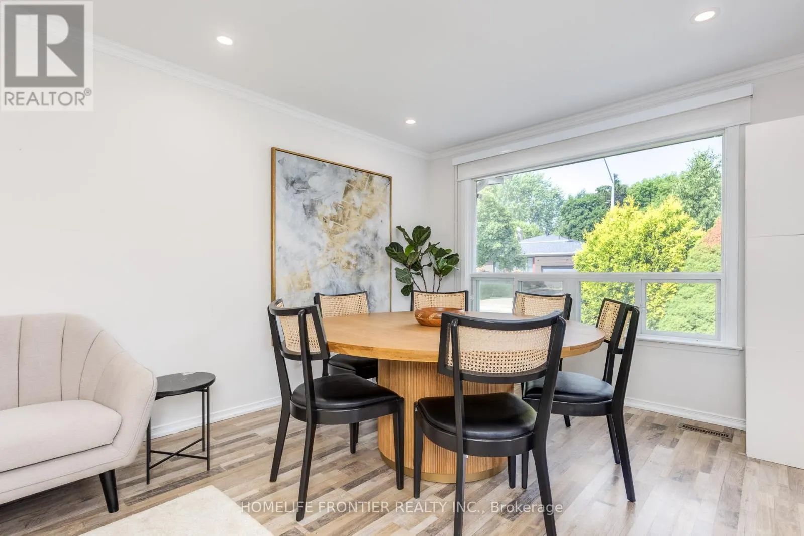 24 BRIGHTWAY CRESCENT
