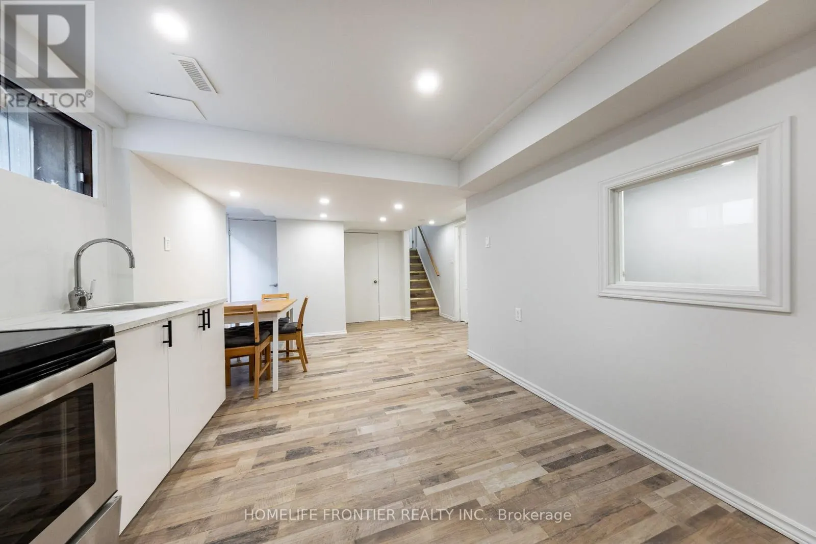24 BRIGHTWAY CRESCENT