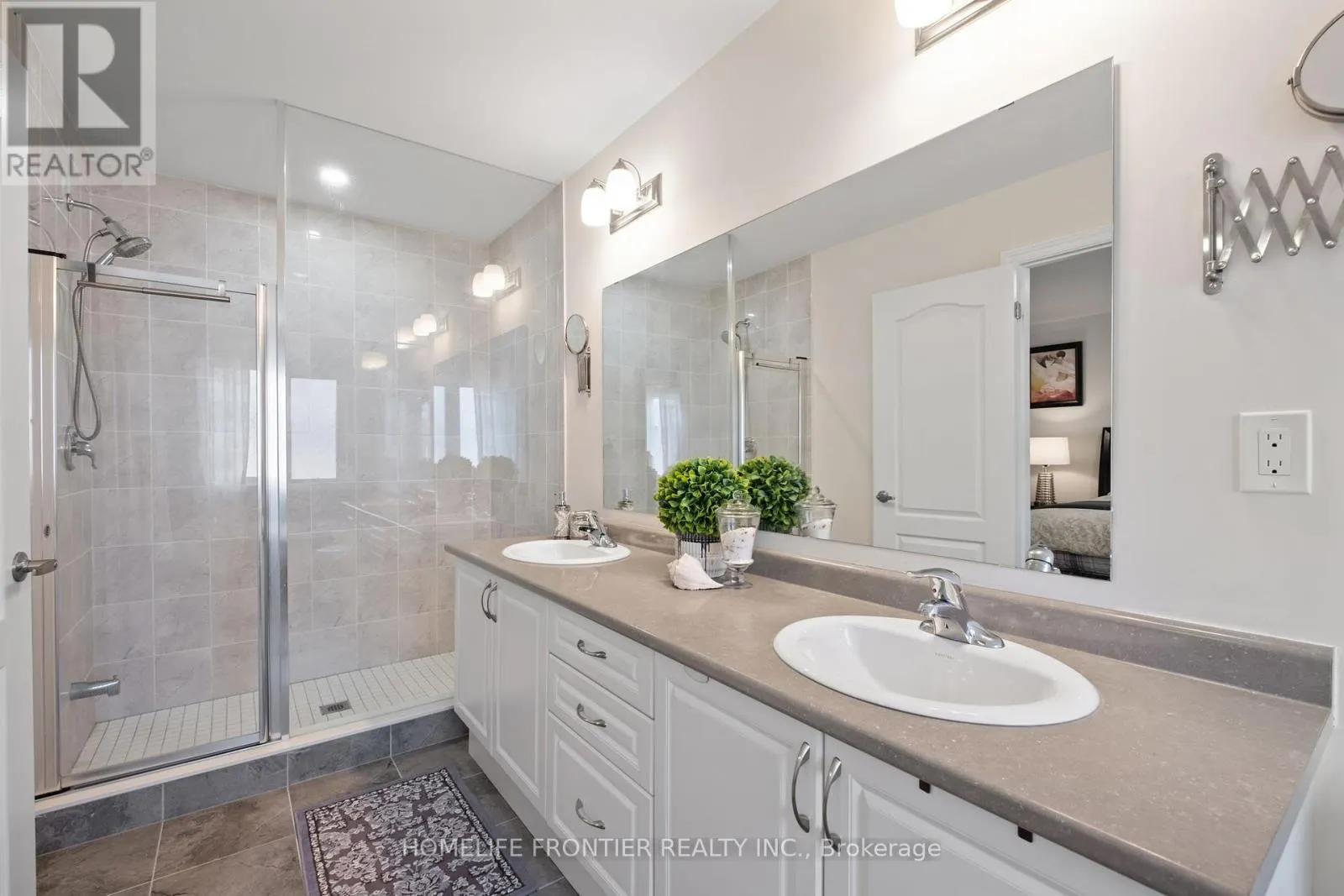 77 BEECHBOROUGH CRESCENT