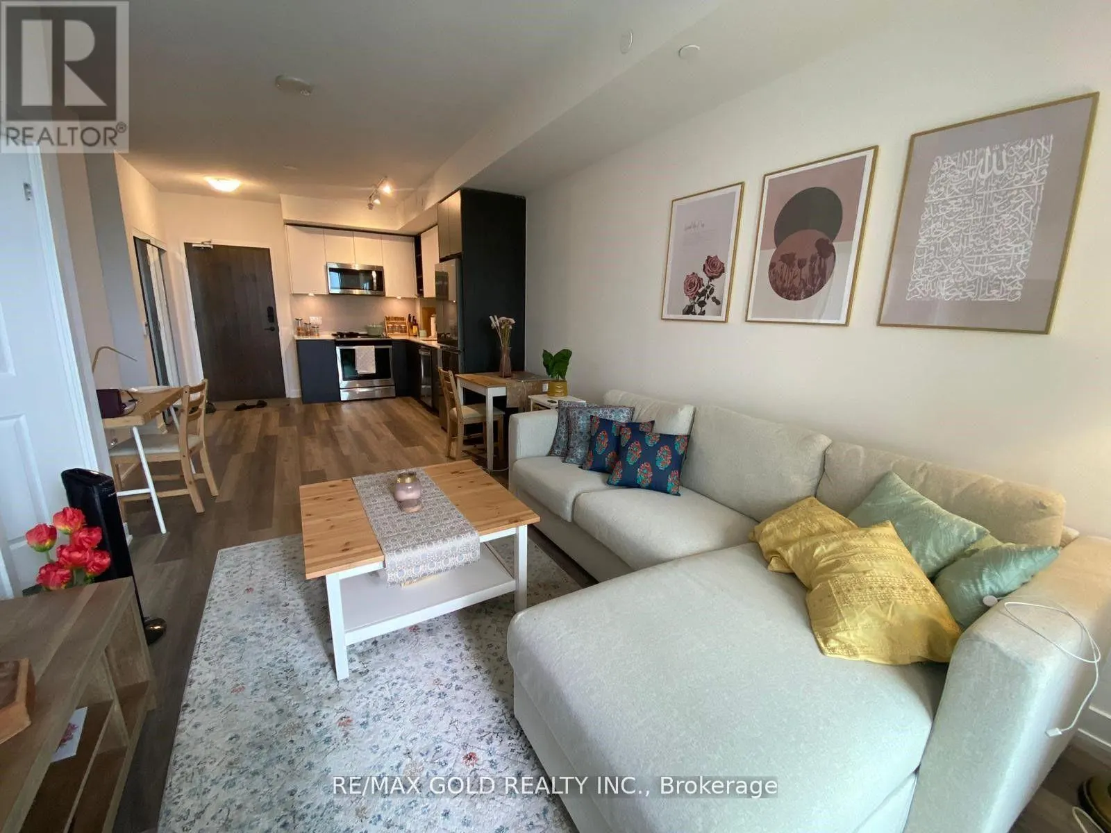 801 - 100 EAGLE ROCK WAY