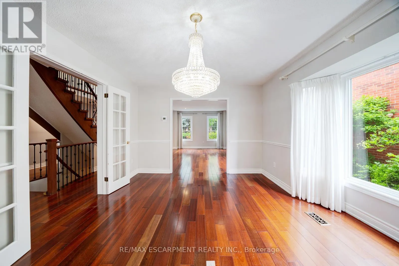 102 CRAWFORD ROSE DRIVE
