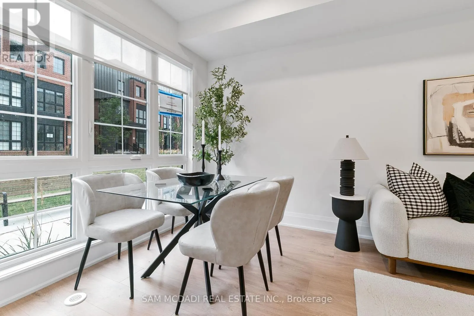 33 BURLEIGH MEWS