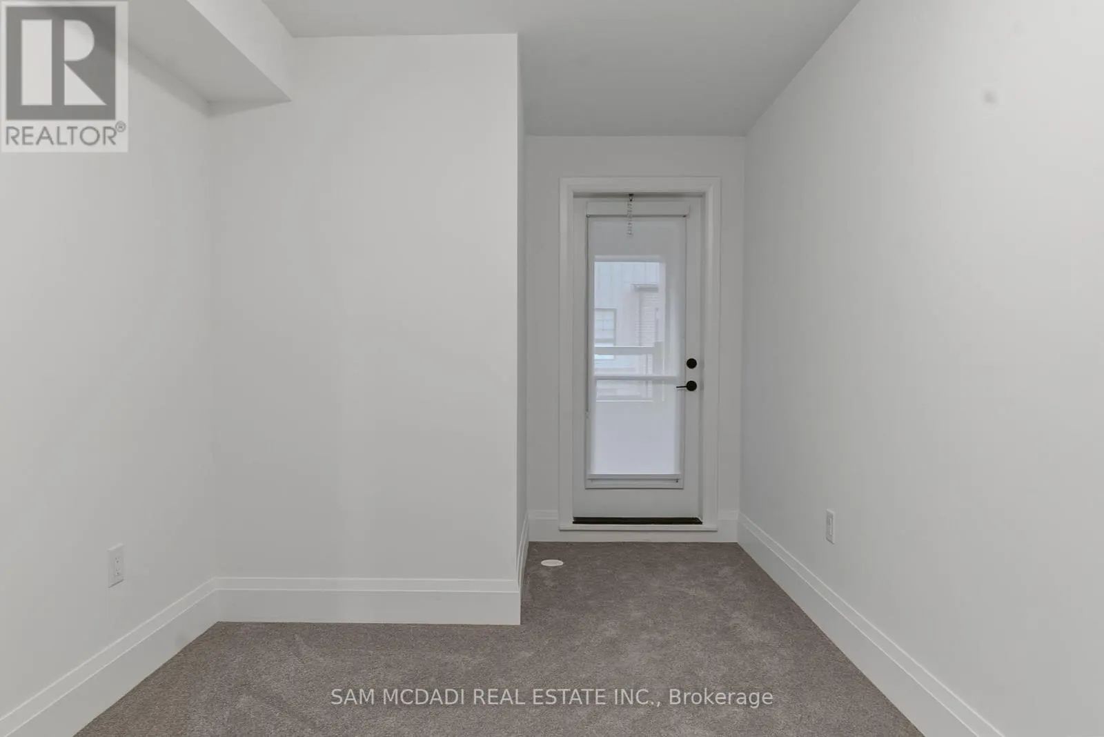 33 BURLEIGH MEWS