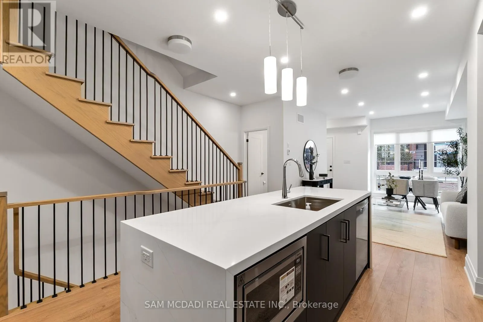 33 BURLEIGH MEWS