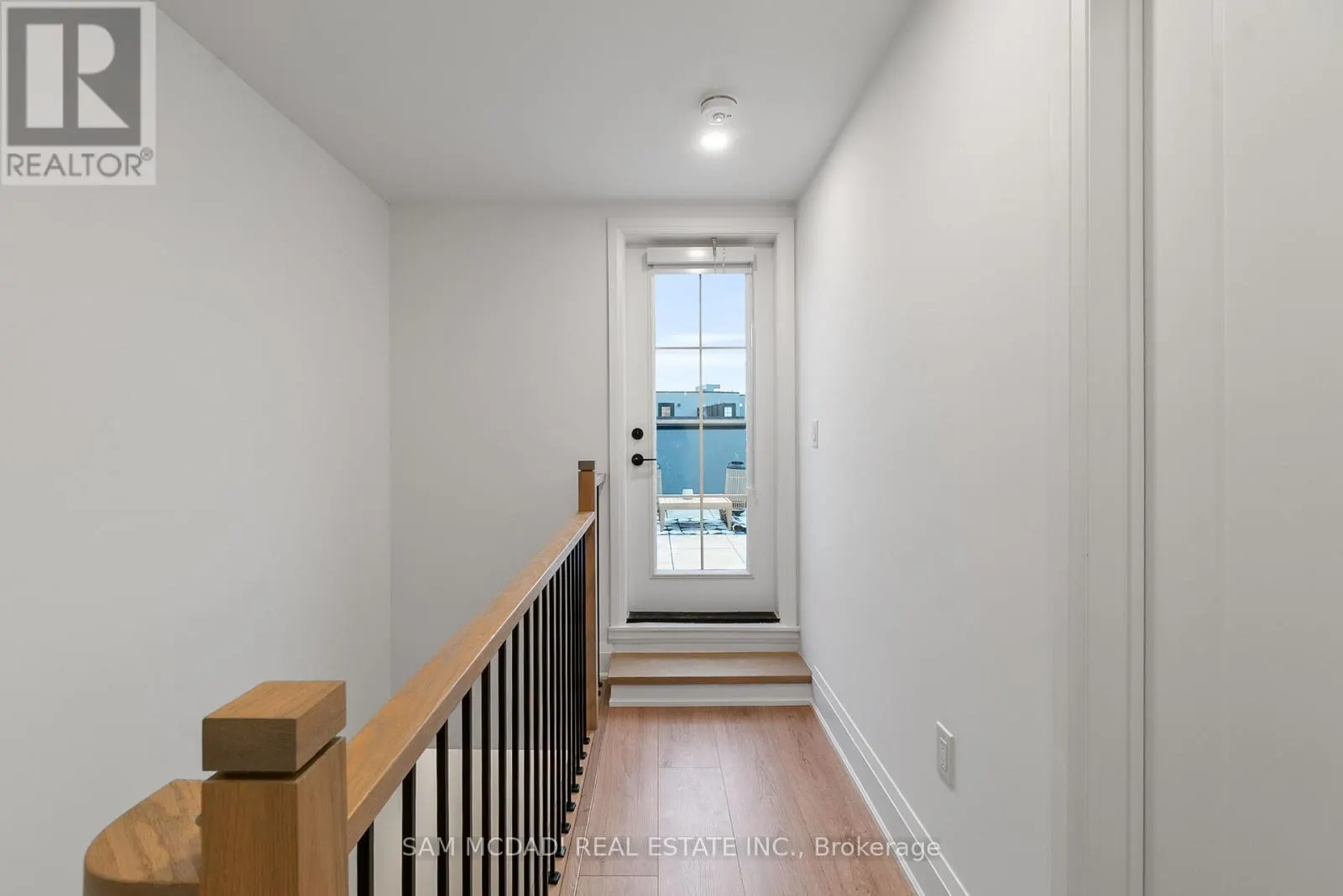 33 BURLEIGH MEWS