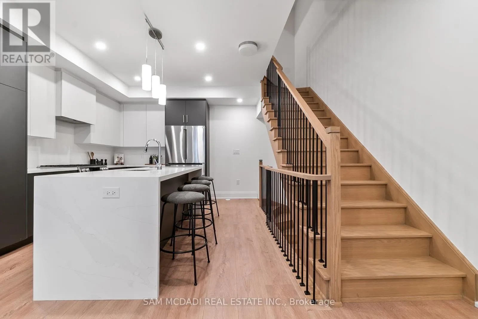 33 BURLEIGH MEWS