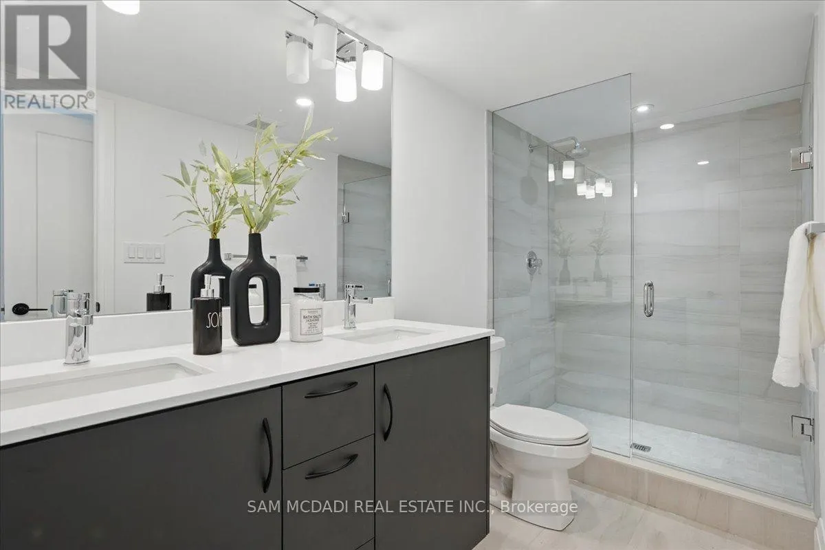 33 BURLEIGH MEWS