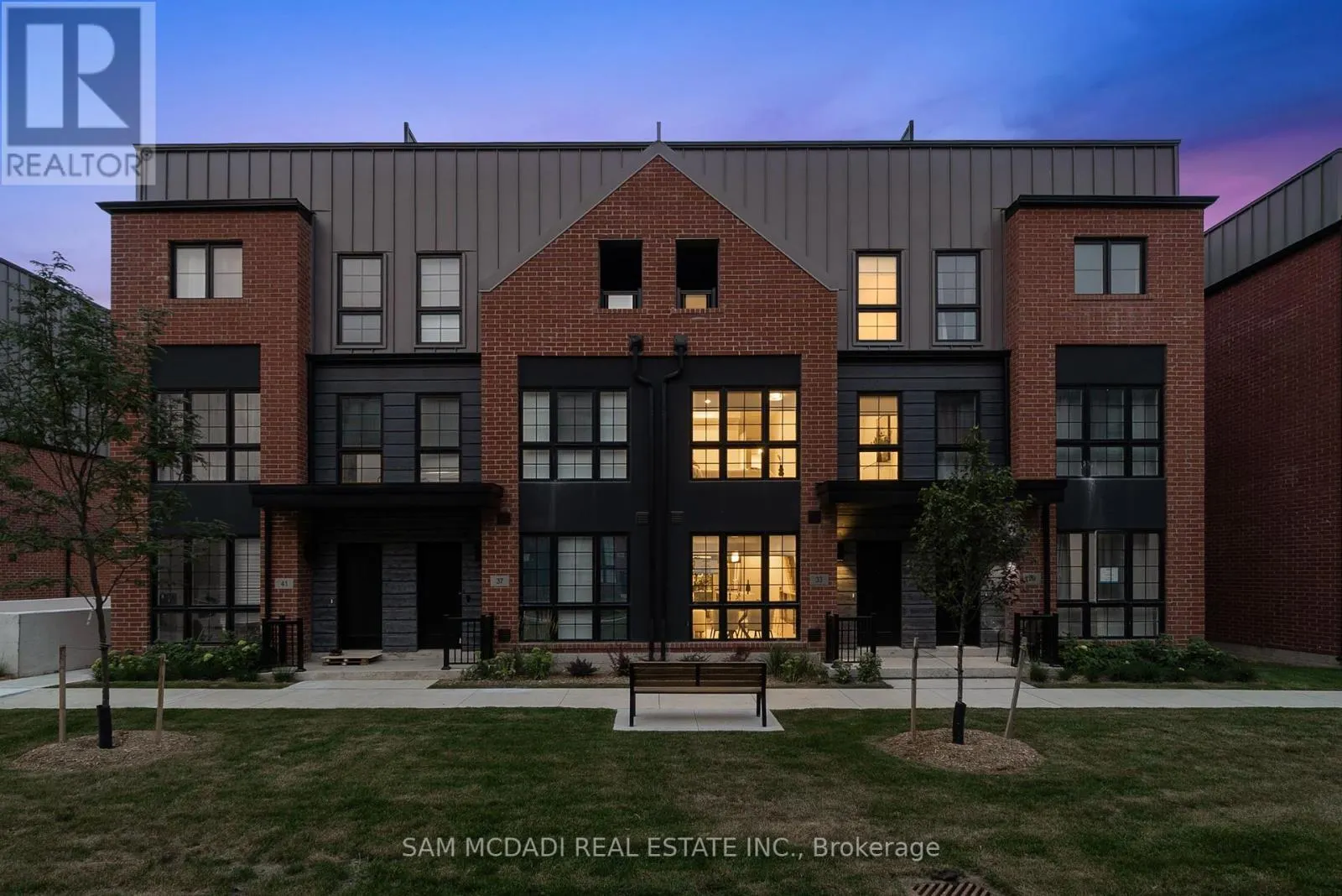 33 BURLEIGH MEWS