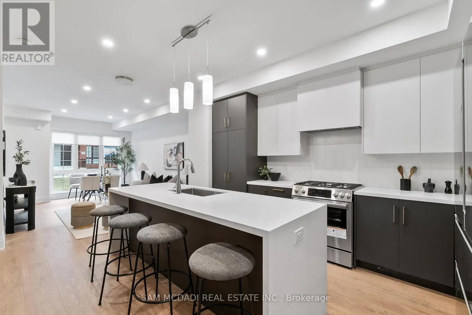 33 BURLEIGH MEWS